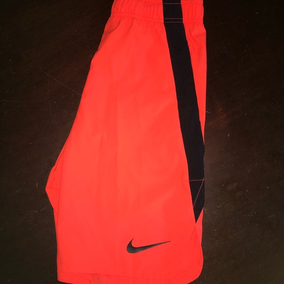 🏈CLOSET CLOSING EVERYTHING MUST GO 🏈NWT BOYS NIKE SHORTS - Picture 2 of 5